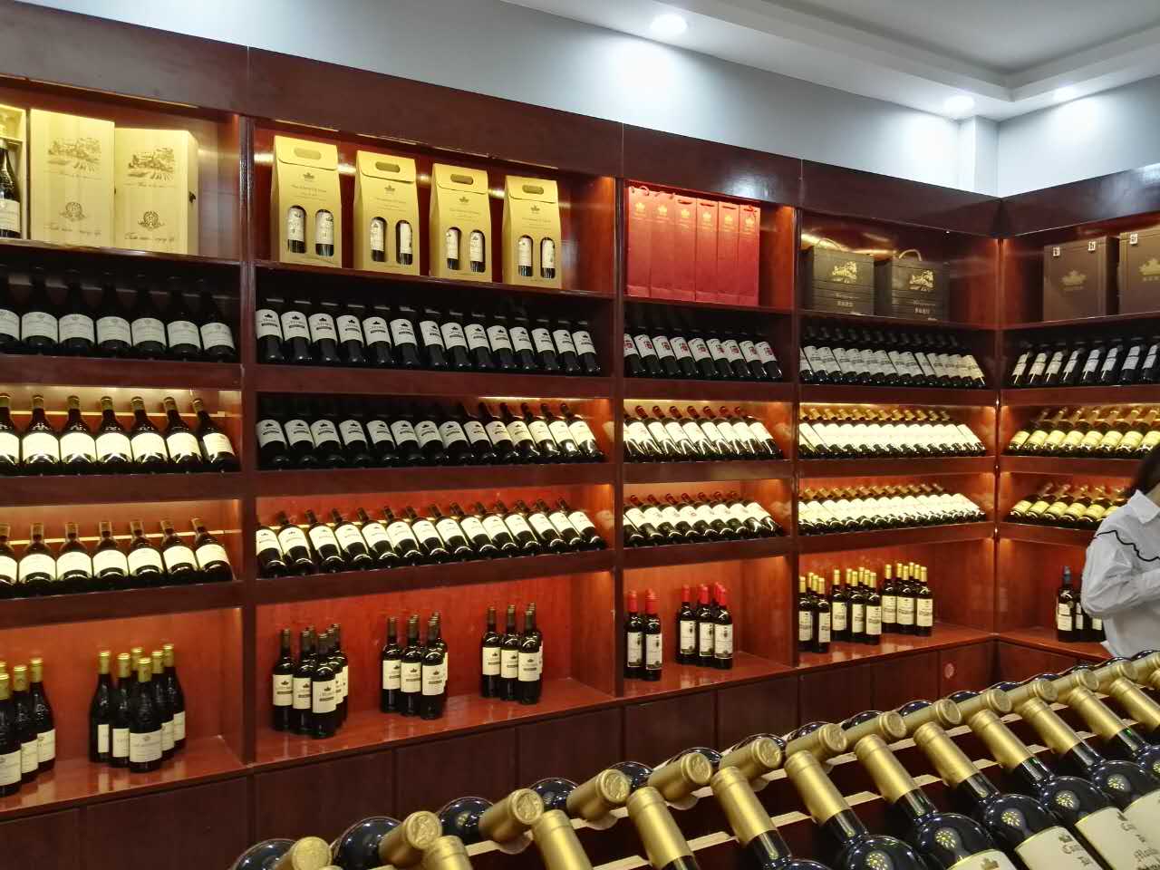 代理进口红酒生意选择怎样的小蝌蚪短视频APP
